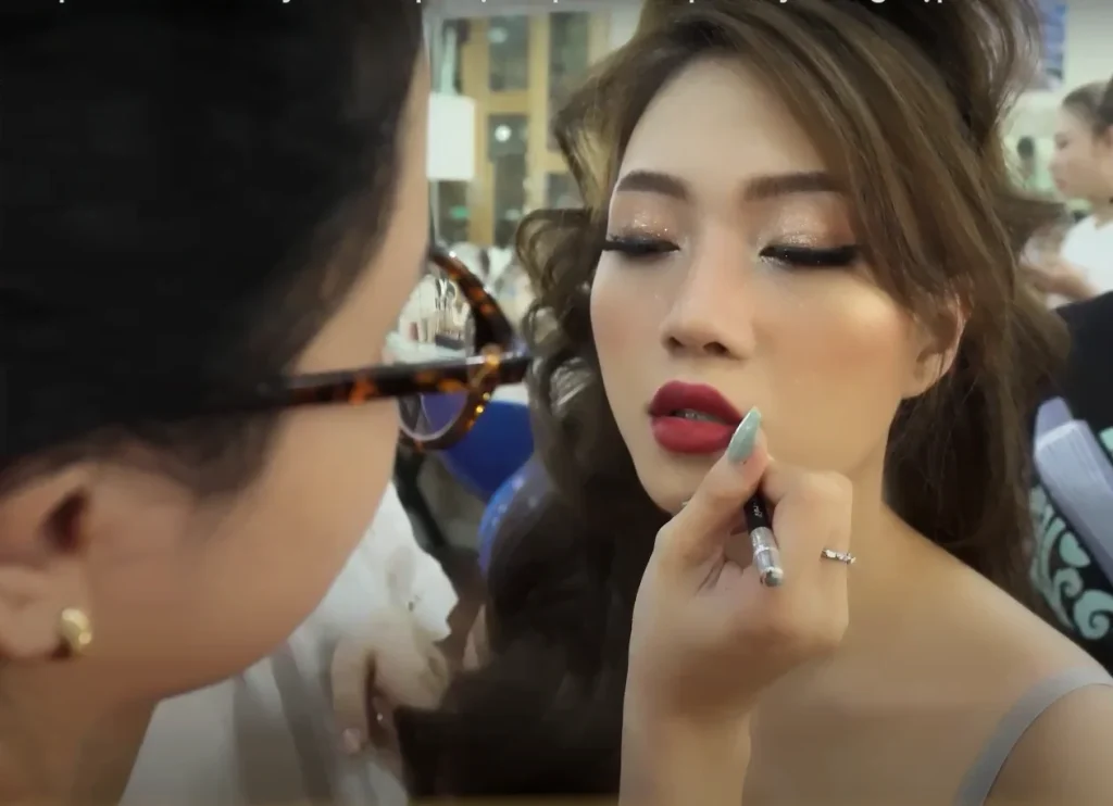 Học trang điểm có kiếm được nhiều tiền không?