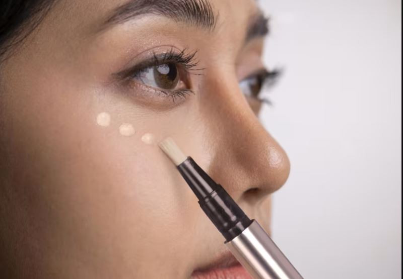 Làm sao để chọn màu Che khuyết điểm tiệp với làn da của bạn?