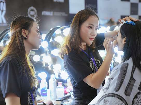 Cô nàng 8x năng động, quyết định lựa chọn theo đuổi con đường trở thành thợ make up chuyên nghiệp